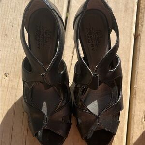 Life Stride Black Patent Leather Open-Toe Heels